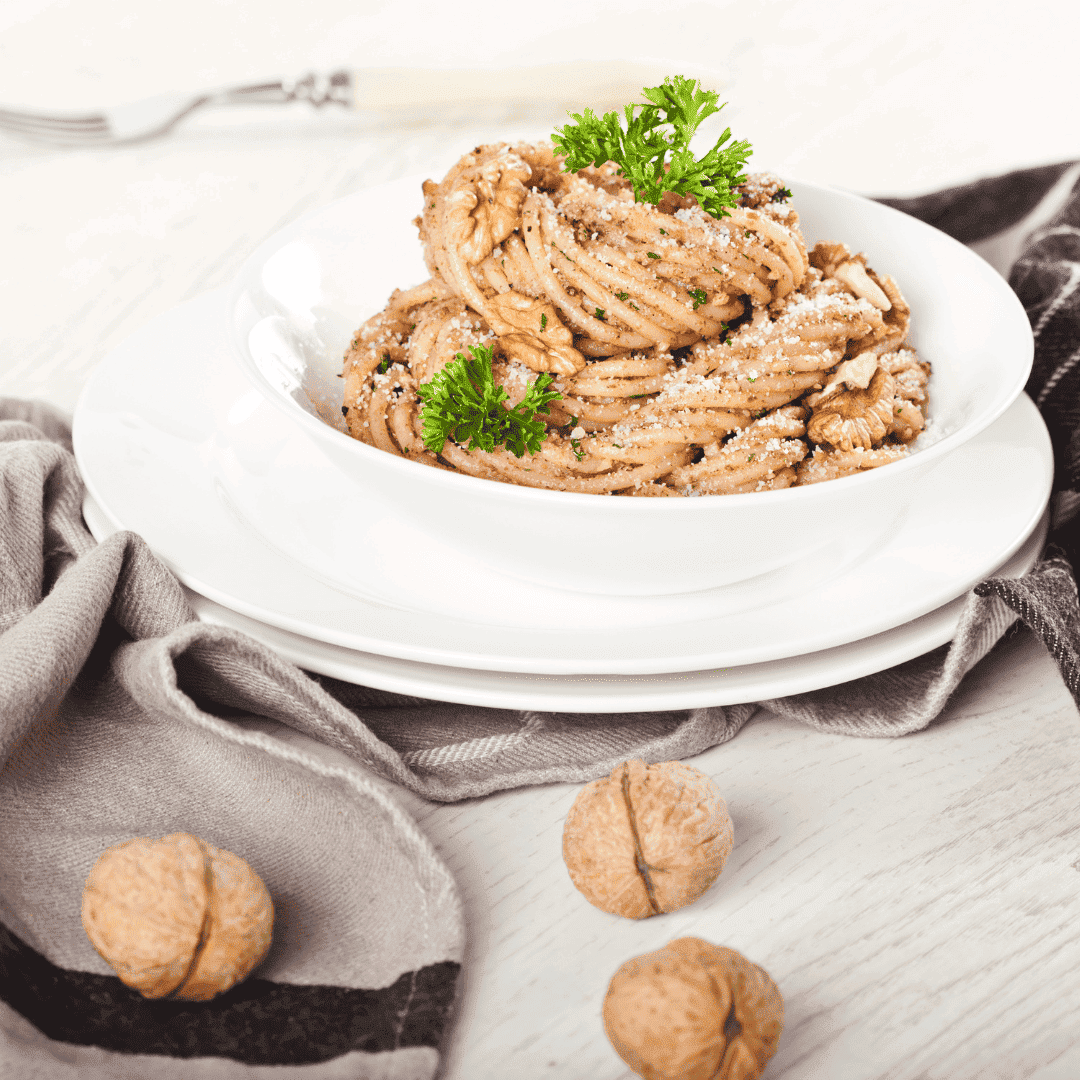 Pasta med hjemmelaget økologisk valnøttpesto